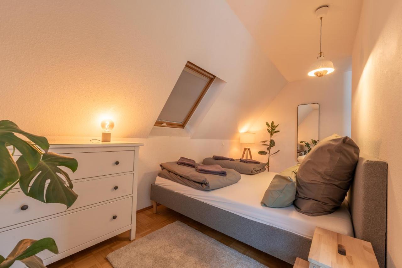 Apartment Im Historischen Altbau Am Marktplatz - Disney+, 300Mb/S Internet Chemnitz Esterno foto